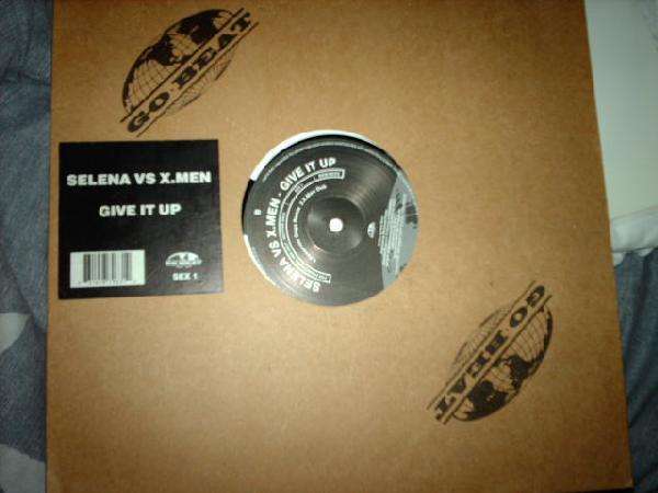 Selena  - Give It Up